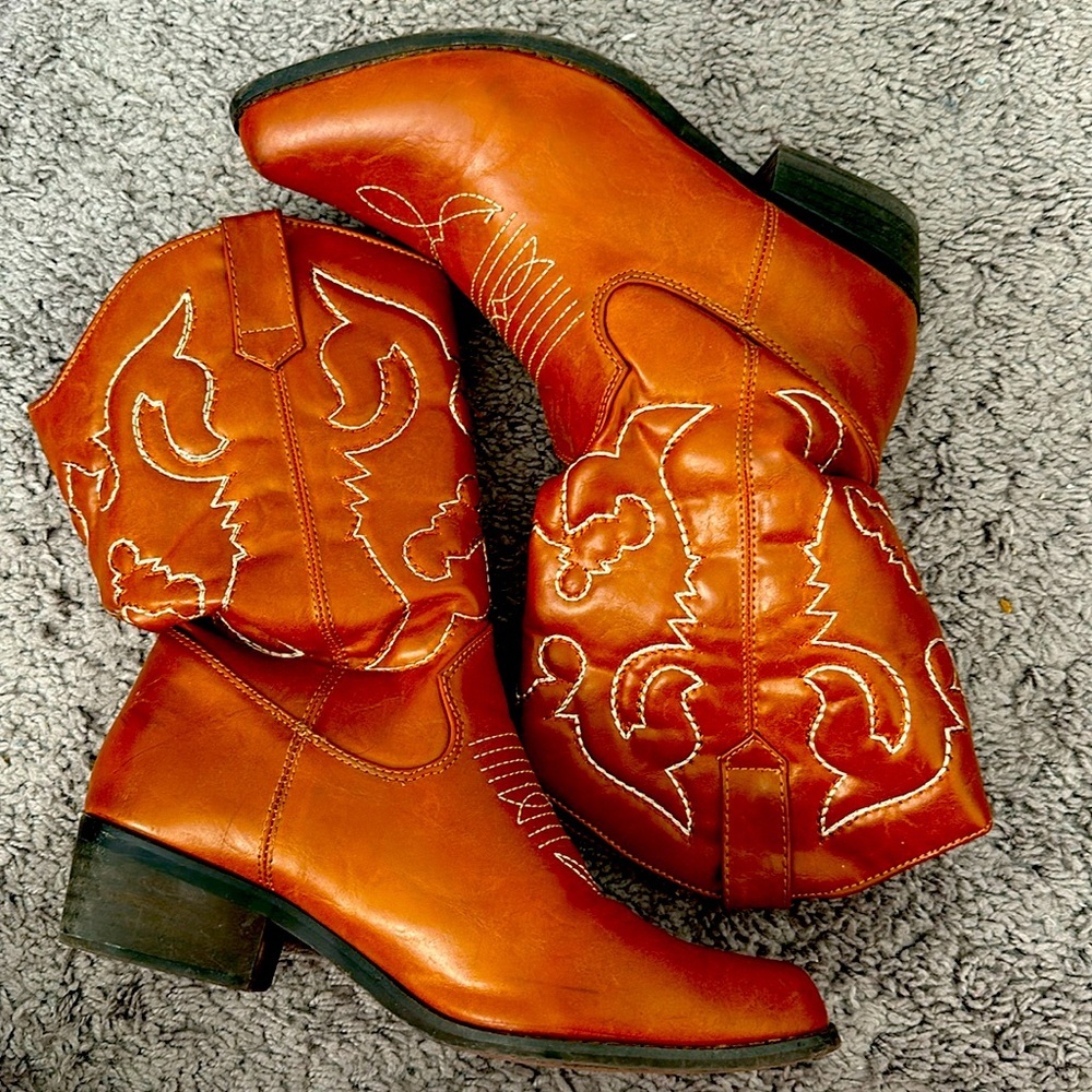Cowboy boots, SIZE 8